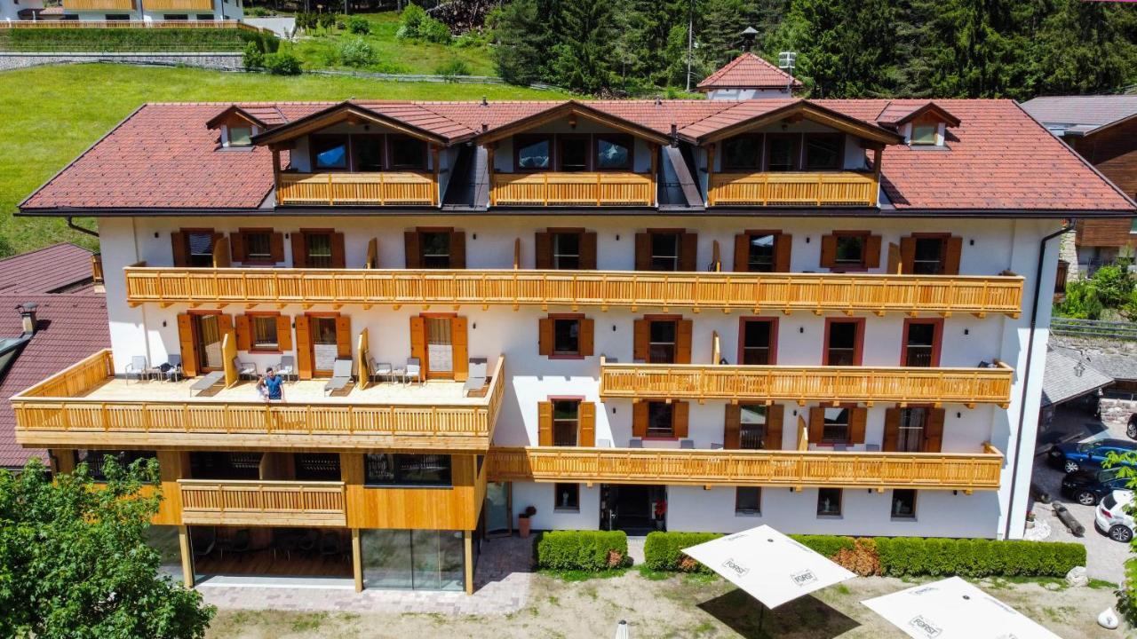 Dolomitenhotel Weisslahnbad تيريس المظهر الخارجي الصورة
