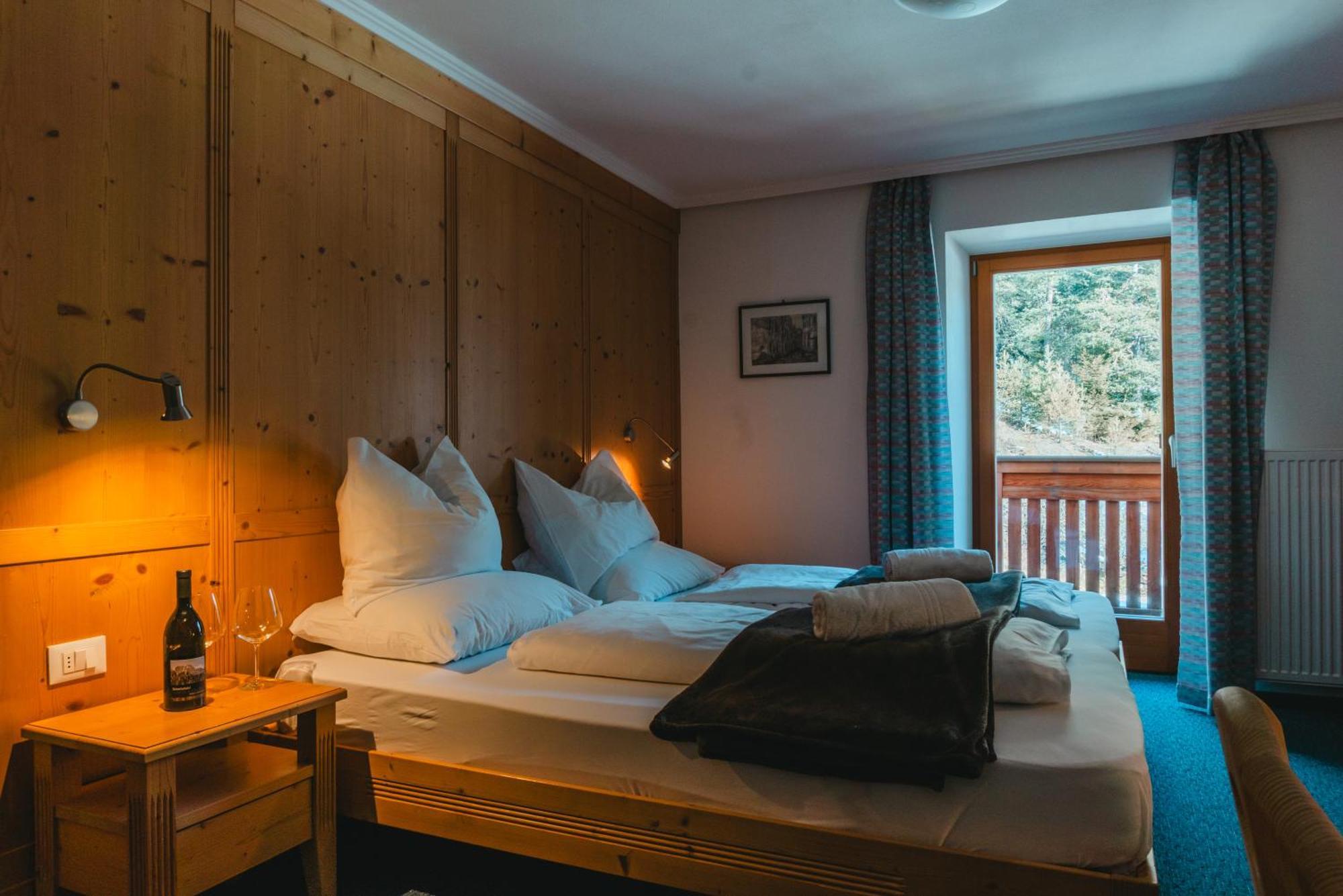 Dolomitenhotel Weisslahnbad تيريس المظهر الخارجي الصورة