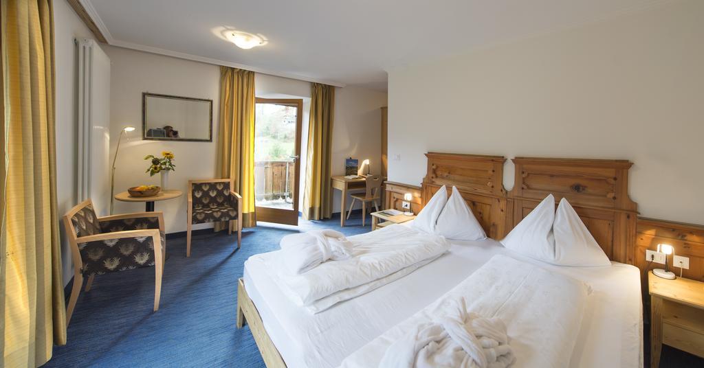 Dolomitenhotel Weisslahnbad تيريس الغرفة الصورة