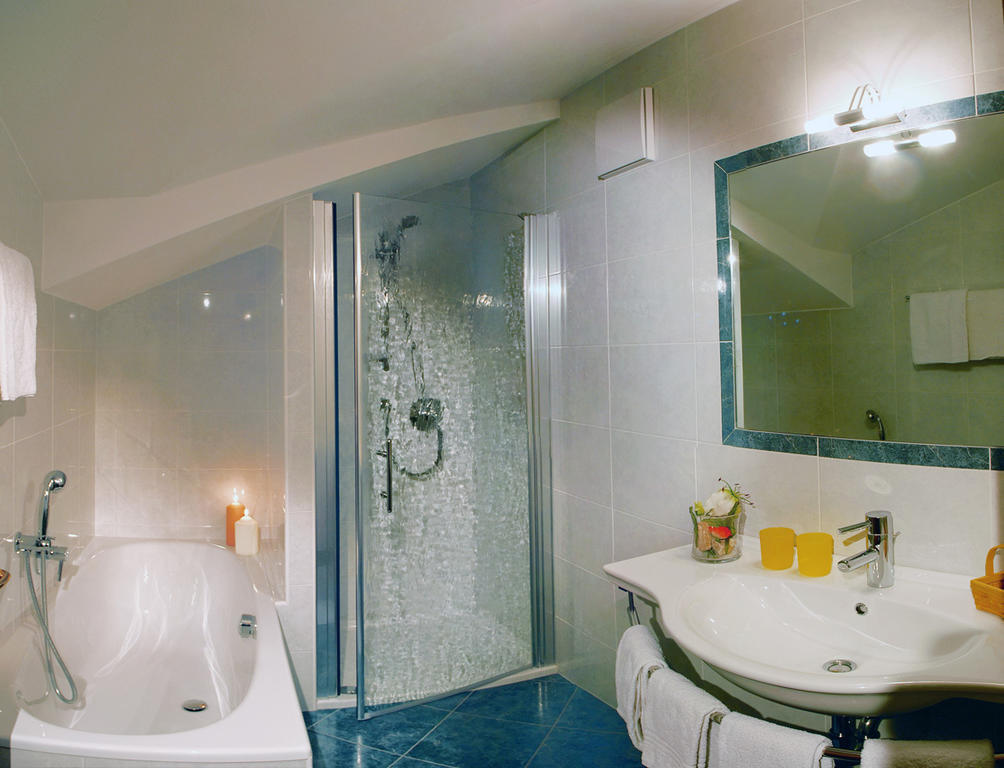 Dolomitenhotel Weisslahnbad تيريس الغرفة الصورة