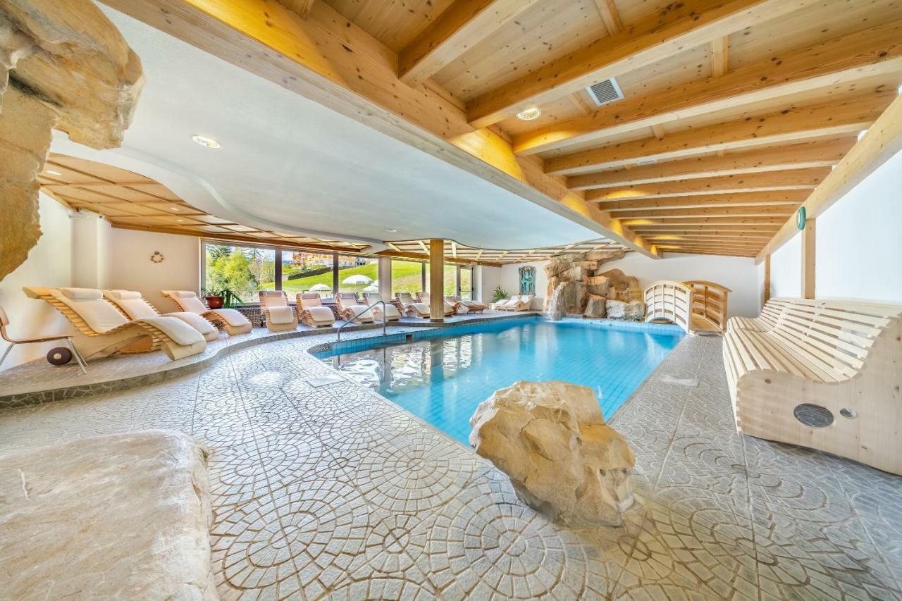 Dolomitenhotel Weisslahnbad تيريس المظهر الخارجي الصورة